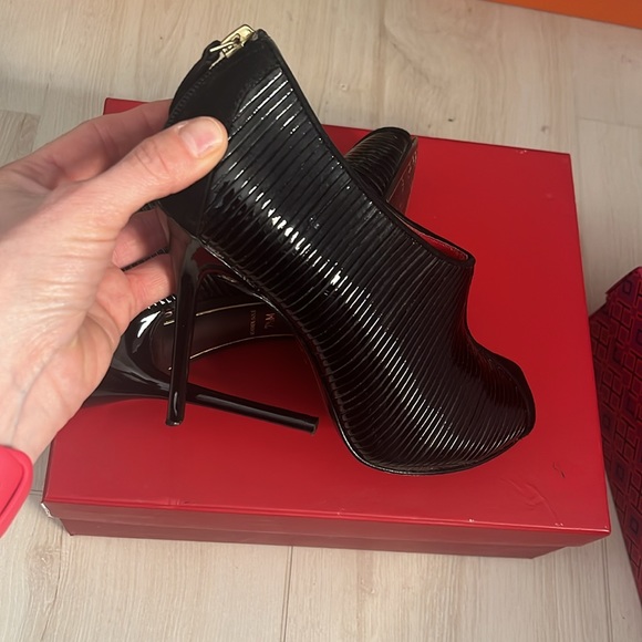 Charles Jourdan heels/bootie black 7.5 - Picture 6 of 12